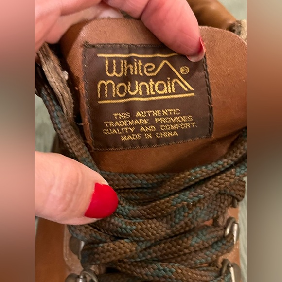 White Mountain vintage leather hiking boots. Cushioned ankle. Anti-slip. Tan 9.5 - Picture 8 of 11